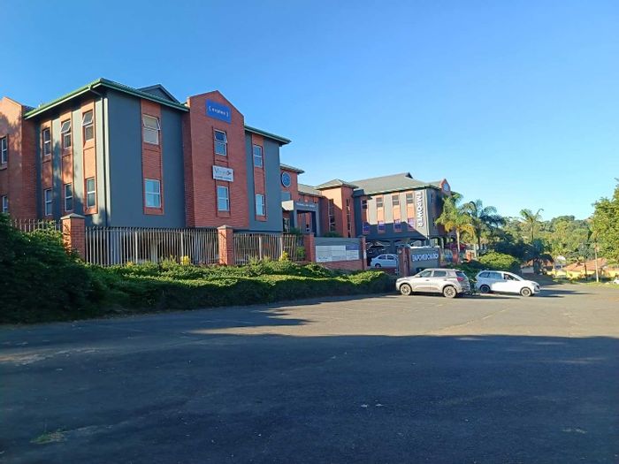 Office To Rent in Westville Central: 157.74 m², lift access, kitchenette, parking.