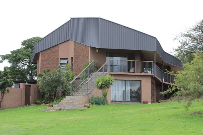 Property #2367027, Small Holding For Sale in Doornkloof AH