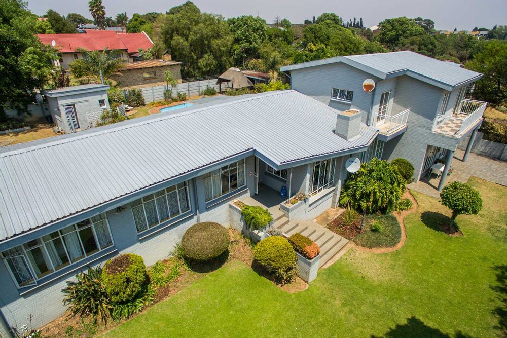 For Sale House in Monument Ext 1 with pool, cottage, and ample parking