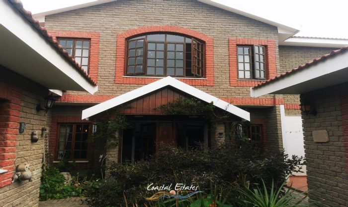 Vogelstrand House For Sale: 6 bedrooms, 4 garages, sea views, and cottage.
