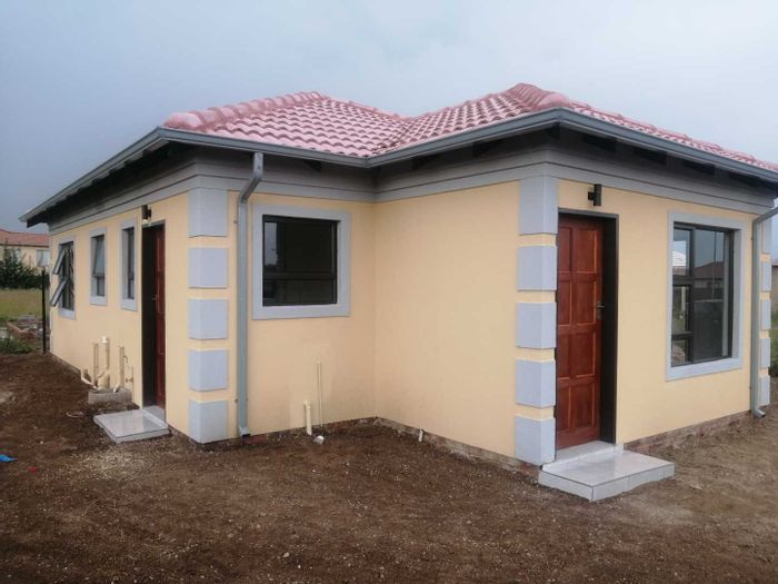 For Sale: House in Crystal Park with 3 bedrooms, close to schools and amenities.