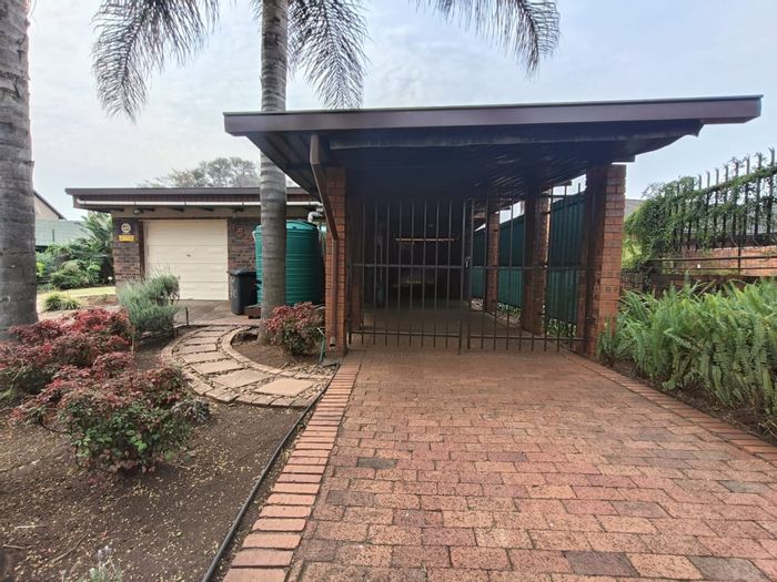 Wierdapark House For Sale: Spacious 3-bedroom home with garden, study, and security features.