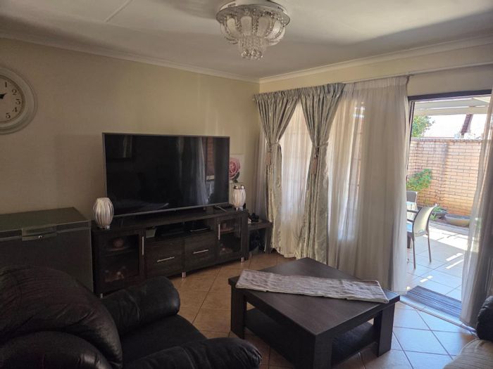 3-Bedroom Cluster To Rent in Equestria with Garden, Garage, and Security Access.