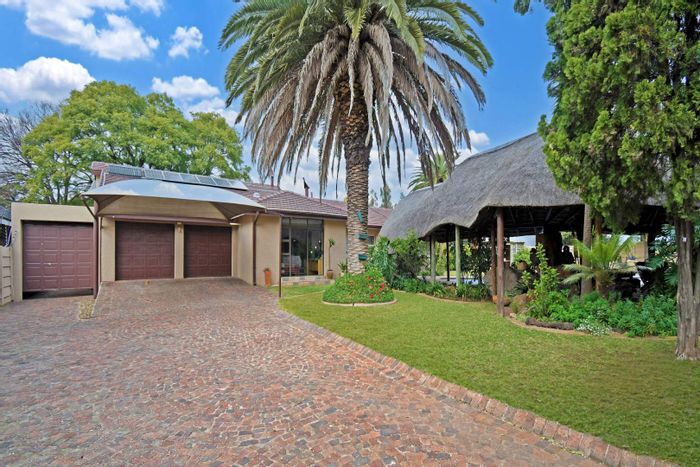 Libradene House For Sale: 5 beds, pool, guest suite, solar panels, lapa.