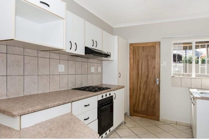 Townhouse For Sale in Pioniers Park Ext 1: 2 Bedrooms, Courtyard, Secure Parking.