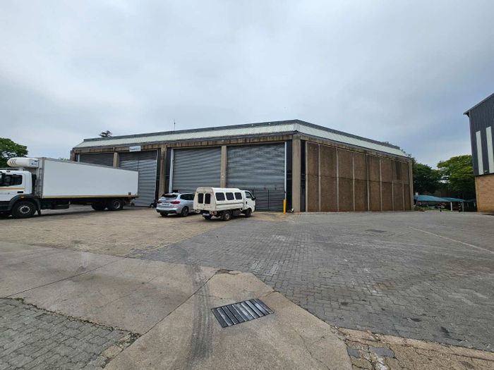 Isando Industrial Warehouse To Rent: 730sqm, 3-phase power, office, mezzanine, secure access.