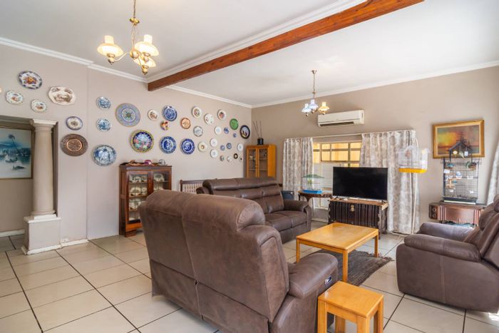 For Sale: House in Krugersdorp West with open plan living, study, and garden.