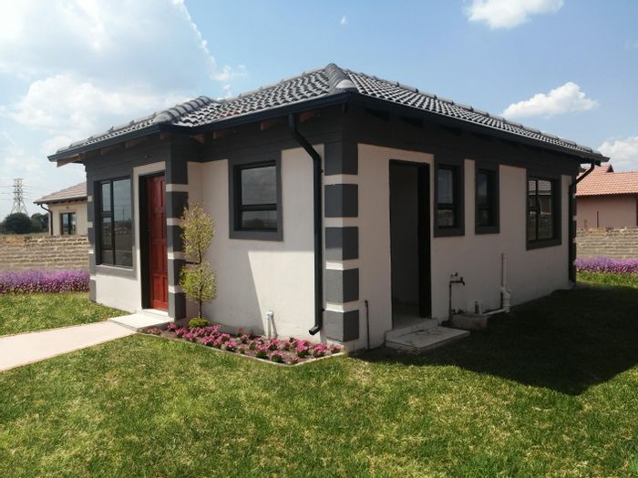 Selcourt House For Sale: 3 Bedrooms, secure estate, customizable features, near amenities.