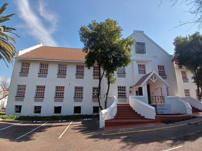 Rosebank Office to Rent: 376 m², secure parking, near Gautrain and amenities.
