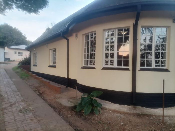 Property #2090877, House rental monthly in Meredale Ext 4