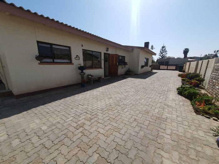 Property #2189390, House sold in Henties Bay Central