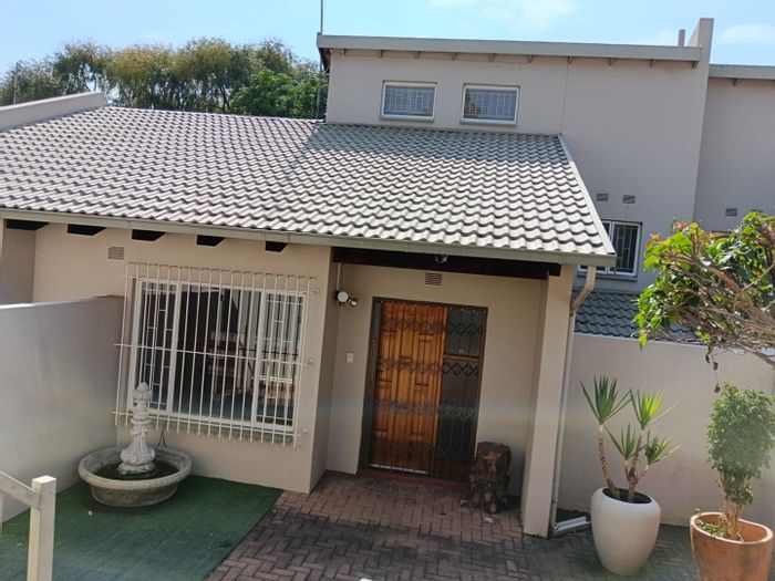 Property #2267647, Townhouse rental monthly in Bryanston