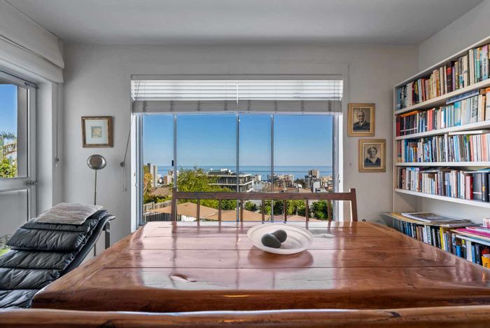 Sea Point Apartment For Sale: 2 bedrooms, ocean views, secure parking, excellent security.