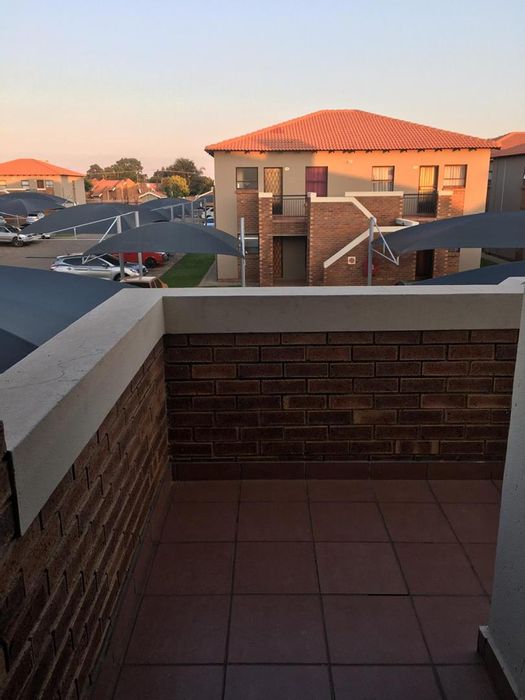 For Sale: 2-Bedroom Townhouse in Pomona with 24-Hour Security and Balcony.