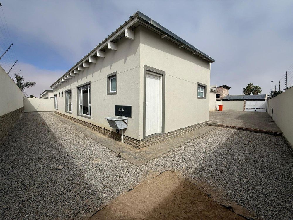 Outside w/c with outside basin