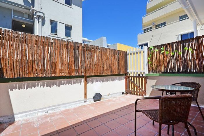 Property #2207058, Apartment rental monthly in Sea Point
