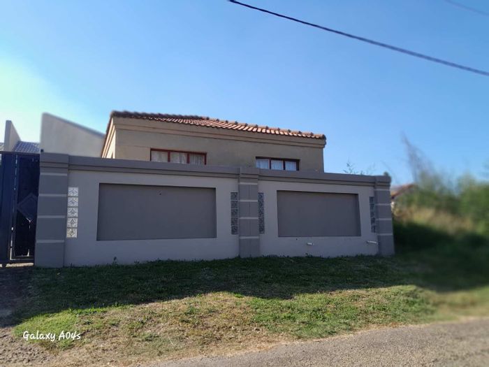 For Sale: House in Walkerville Central with double garage, cottage, and spacious backyard.