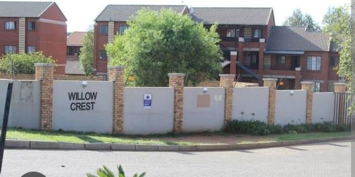 Sagewood Apartment For Sale: Access control, pool, braai area, and parking included.