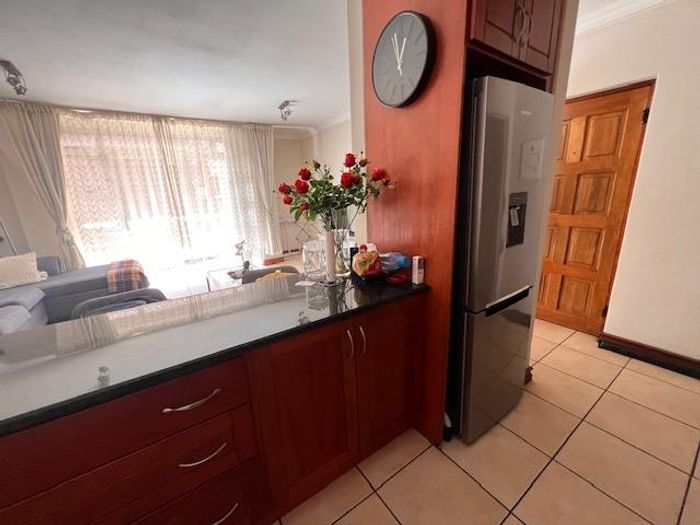 Property #2220381, Apartment for sale in Hatfield