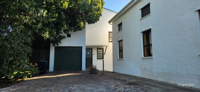 Double storey office to rent in Milnerton Ridge with kitchenette and shelving.