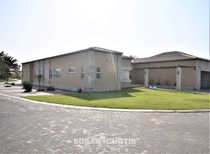 Property #2070731, House for sale in Rossmund Golf Resort