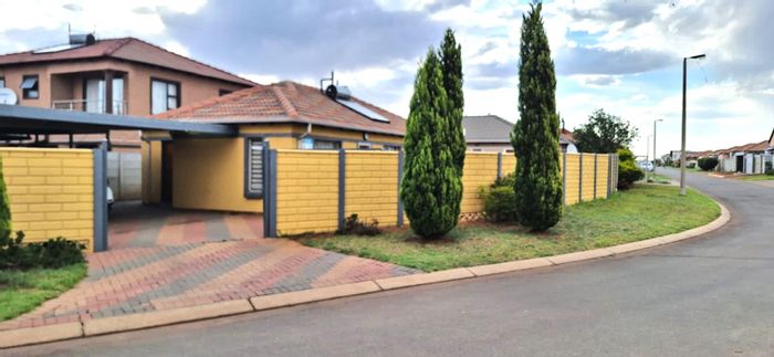 For Sale: House in Alrode South with 3 beds, double carport, and community parks.