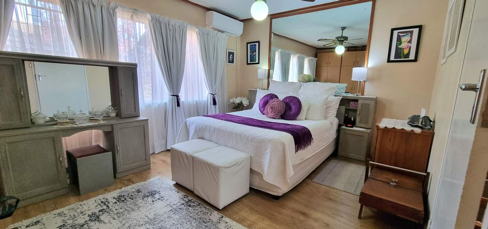 Spacious main bedroom