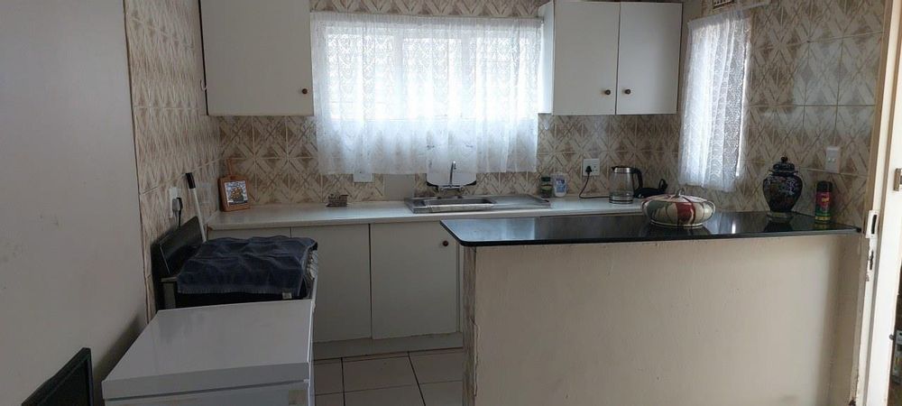 Flatlet 2 kitchen