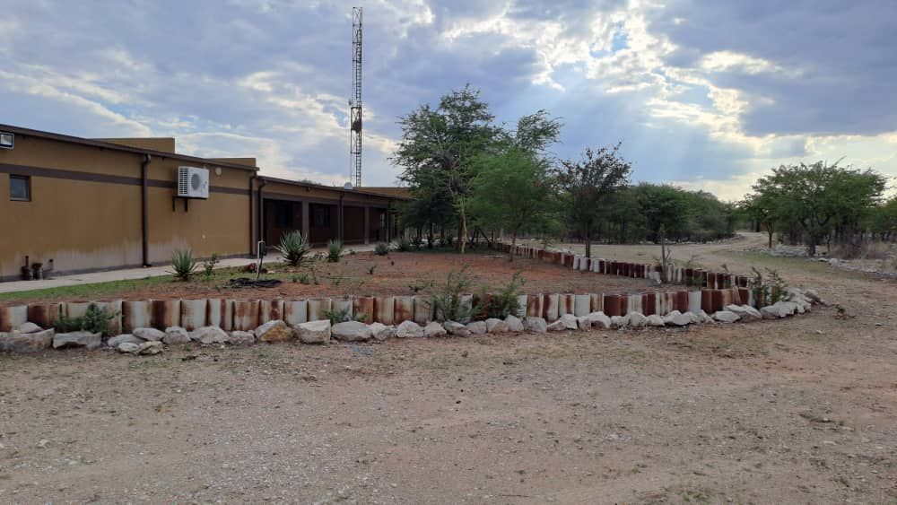 Overview from the parking areas.