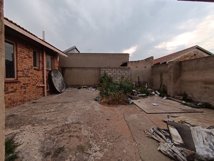 Property #2229285, House for sale in Tembisa Central