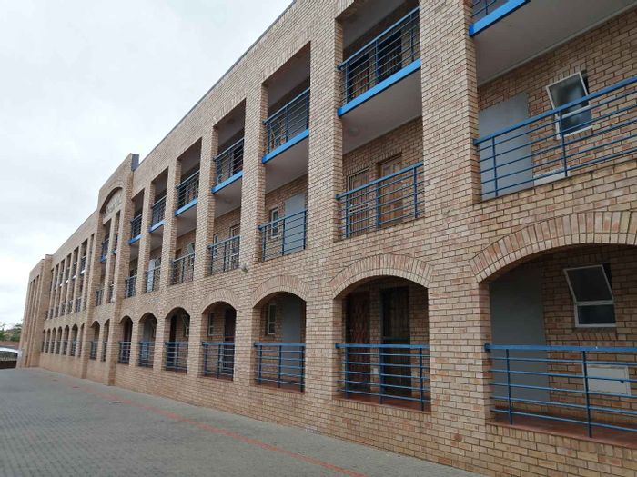Property #2214017, Apartment rental monthly in Hatfield