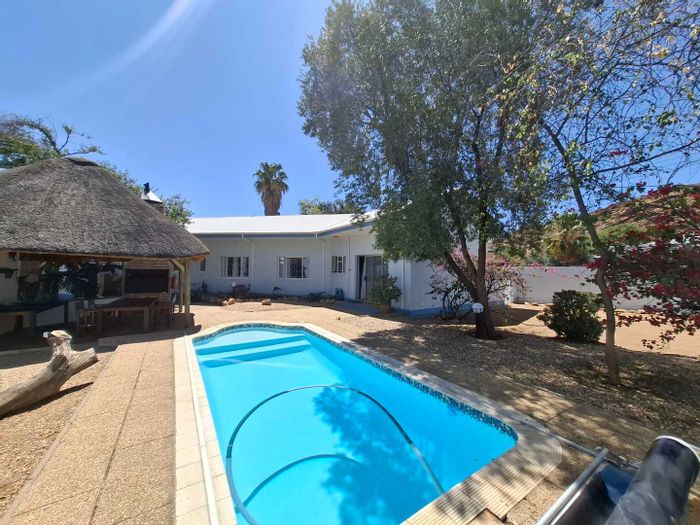 Klein Windhoek House For Sale: Pool, garden, ample parking, close to schools.