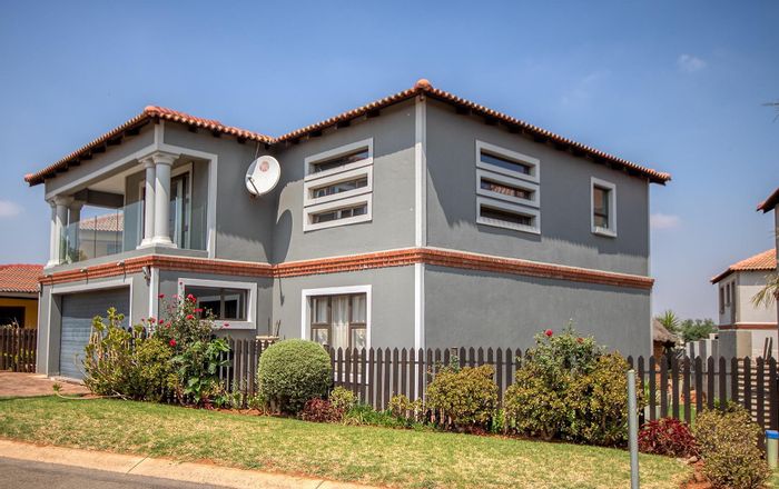 For Sale: House in Meyersig Lifestyle Estate with 4 ensuites, outdoor lapa, 24hr security.