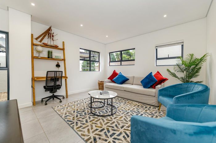 For Sale: Townhouse in Randburg Central with 3 beds, garden, and parking.