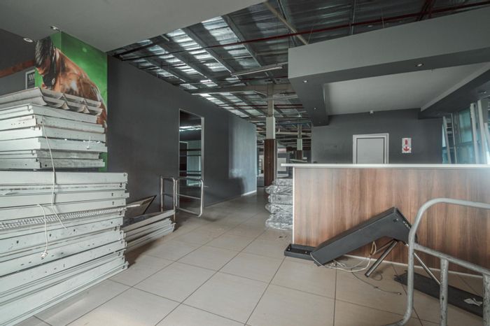 Retail space to rent in Hillcrest Central, ideal for wellness or education.