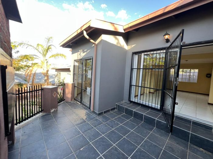 House For Sale in Kleine Kuppe: 3 beds, 2 baths, double carport, needs TLC.