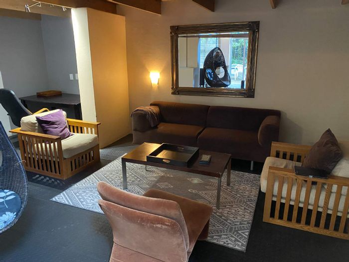 1-Bedroom Apartment To Rent in Craighall Park with en suite, guest bath, Wi-Fi included.