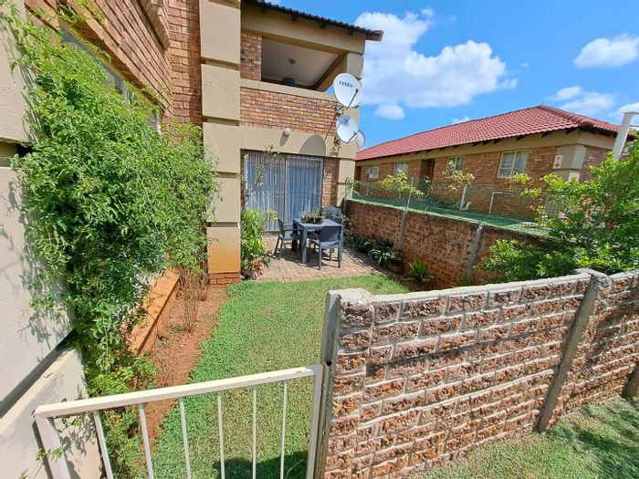 2 Bed, 2 Bath Townhouse For Sale in Liefde En Vrede with private garden.