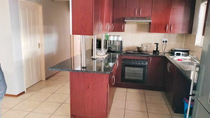 Akasia Central Apartment For Sale: 2 Bedrooms, security access, near amenities.