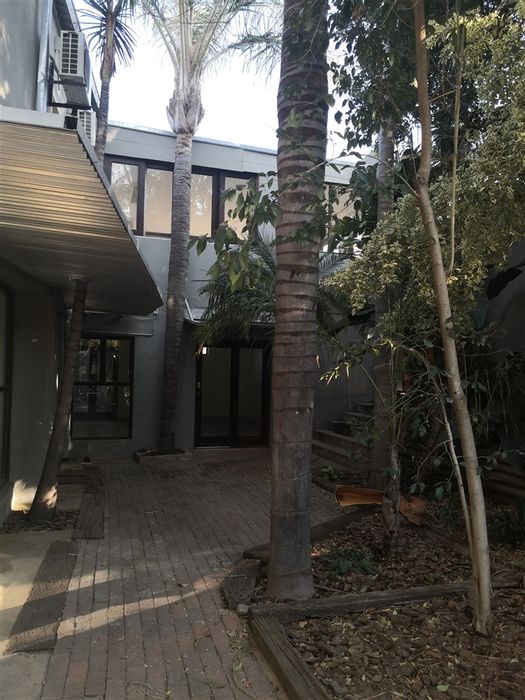 Office To Rent in Windhoek Industrial: Open space, kitchenette, parking, garden access.