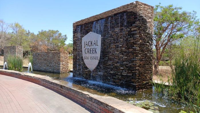 1-Bedroom Apartment To Rent in Jackal Creek Golf Estate with Great Amenities.