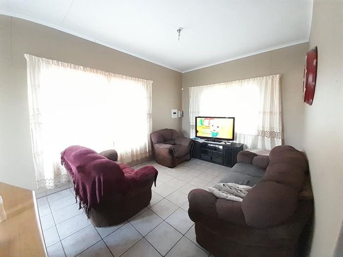 Property #2100047, House for sale in Dorado Park