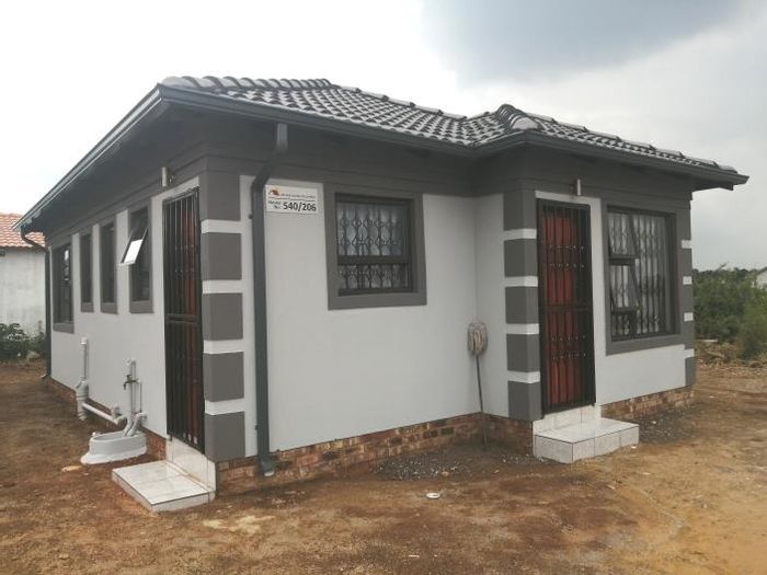 For Sale: House in Boksburg Central with 3 beds, full title, no deposit needed.