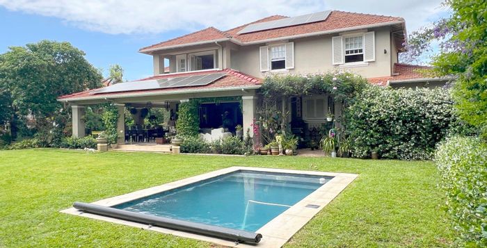 Broadway House For Sale: Spacious layout, pool, flatlet, and extensive parking.