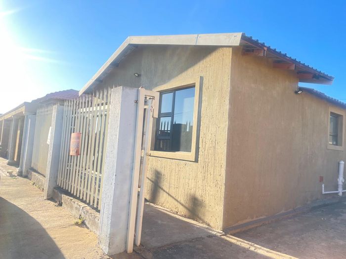 Mapetla House For Sale: 2 Bedrooms, spacious yard, prime location, investment potential.