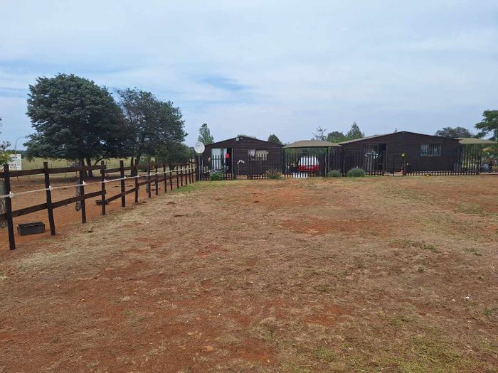 Benoni AH Small Holding For Sale: 4 dwellings, rental income, equestrian space.