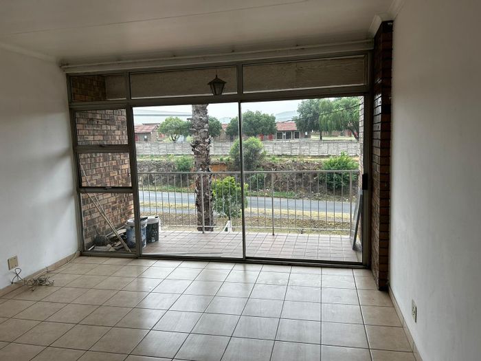 Gosforth Park Townhouse For Sale: 2 Bedrooms, garage, balcony, near shopping center.