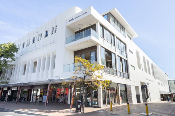 Office To Rent in Cape Town City Centre: 8 sqm private space, shared amenities.