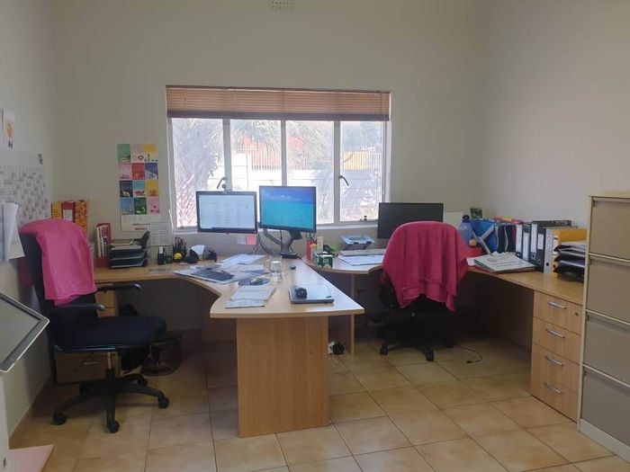 Property #2134494, Office rental monthly in Klein Windhoek