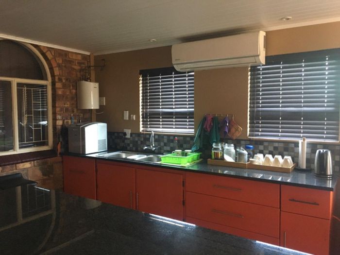 Spacious 5-bedroom house in The Reeds with entertainment area and ample parking. For Sale.
